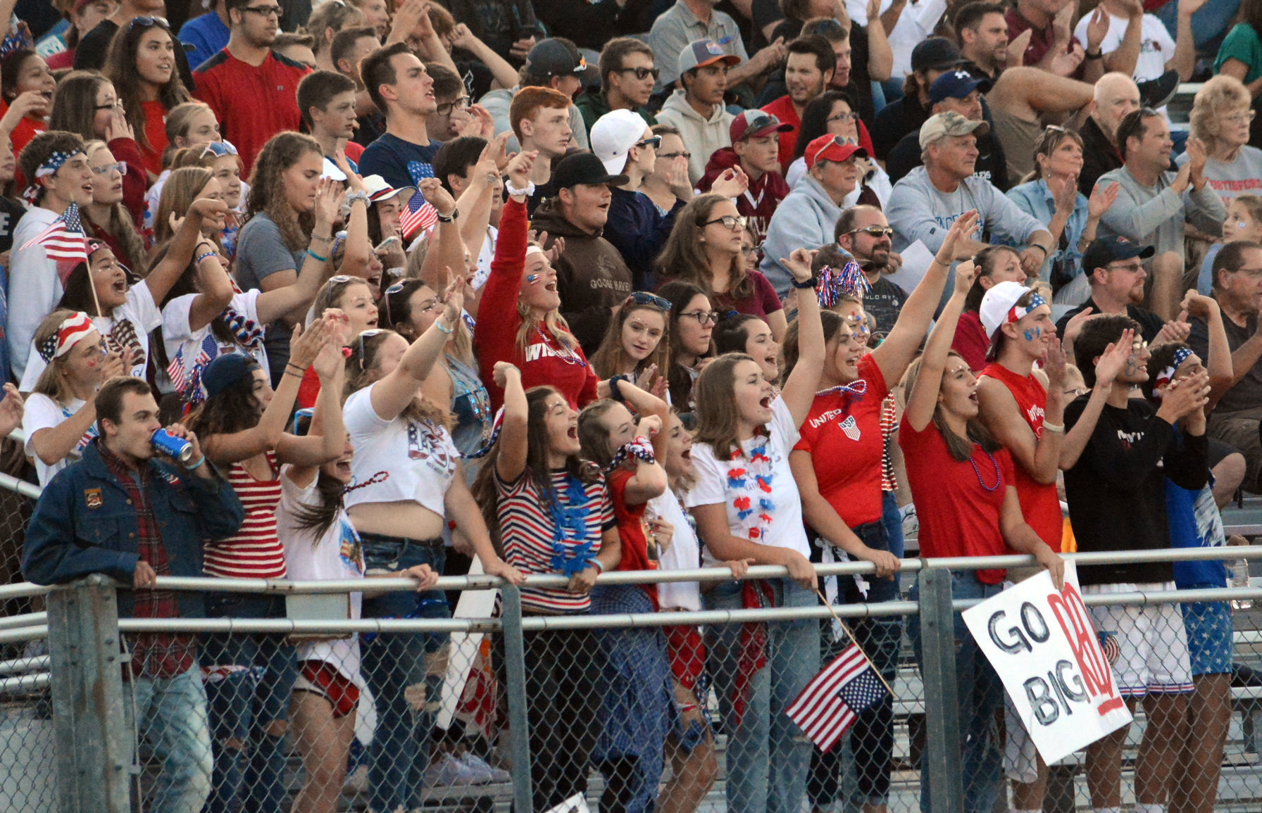 Mayville crowd 2.jpg